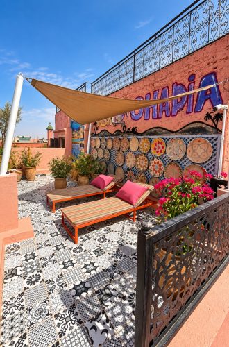 riad-dar-chadia-rooftop-transats
